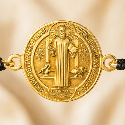 Pulsera San Benito · Acabado Dorado Premium