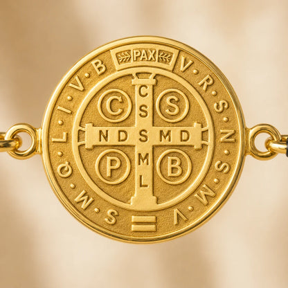 Pulsera San Benito · Acabado Dorado Premium
